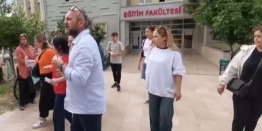 Sınav Kapısında Kriz: Genç Kız Hastaneye Kaldırıldı