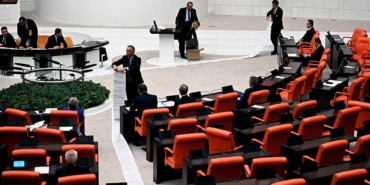 CHP’li Vekil, Çoklu Maaşları İfşa Etti!