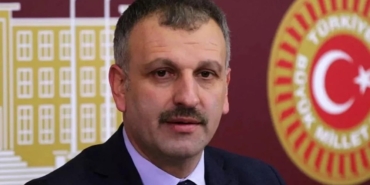 Özcan ile Saral Arasındaki Sert Tweet Tartışması!