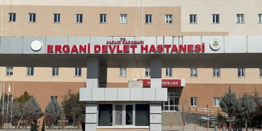 Baba Kızlarını Bıçakladı, Hayati Tehlike Yaşıyor!