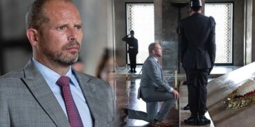 Belçika Bakanı Francken’den Anıtkabir Ziyareti