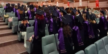 Mezuniyet Töreninde Protesto: Sırt Dönüldü!