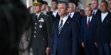 Özgür Özel, Anıtkabir’de Lozan’ı andı