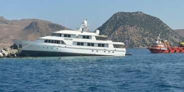 Monet Carlo Yatı Kayalıklara Çarptı, Kurtarma Başlatıldı