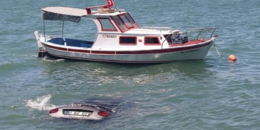 Denizdeki Kaza: Sürücü Camdan Çıkmayı Başardı