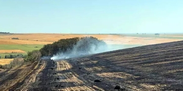 Yangın Korkuttu, Çiftçiler Traktörleriyle Yardım Etti