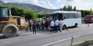 Afyonkarahisar’da Midibüs-TIR Çarpıştı: 7 Yaralı!