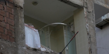 Yıkım Sırasında Komşu Bina Hasar Gördü!