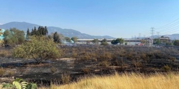Bornova’da Yangın, Otoparkta İki Araç Hasar Gördü