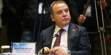 Böcek’ten Mitingde Güçlü Mesaj: ‘Dik Duracağım!’