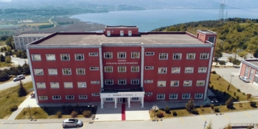 Rektör Sarıbıyık Aile İlişkileriyle Eleştiriliyor