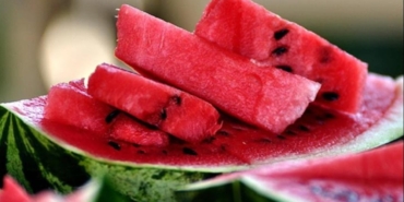 Gece Karpuz Yemek Sağlığınızı Tehdit Ediyor!