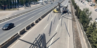 Dilovası’nda TIR’dan Yola Demir Profil Düştü