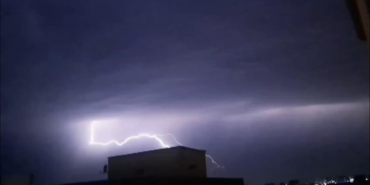 Silivri’de Yağmur ve Şimşekli Gece Manzarası