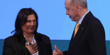 Özlem Çerçioğlu AKP’ye Geçti, Siyasi Yolu Açık!