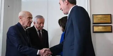 Genç Seçmen Anketinde CHP ve Zafer Partisi Öne Çıktı