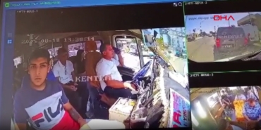 Minibüs yolcusunun parayı çalma anı kamerada!
