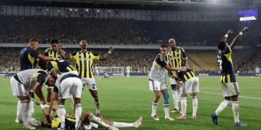 Fenerbahçe, Feyenoord’u 5-0 ile Geçti!