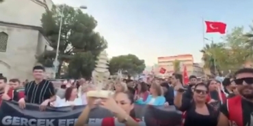 Gençlerden Omurga Maketli Yürüyüş Tepkisi!