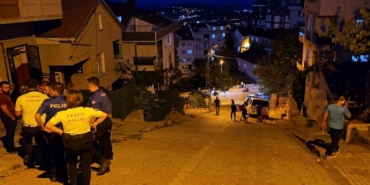 Yokuşta Kontrolü Kaybeden Cip Apartmana Düştü!