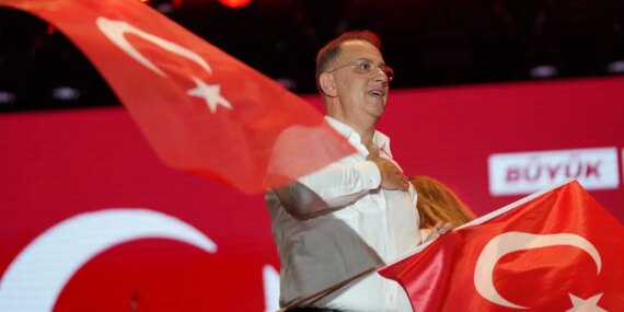 Çalık’tan Cezaevinden Umut Dolu Cumhuriyet Mesajı Çalık’tan Cezaevinden Umut Dolu Cumhuriyet Mesajı