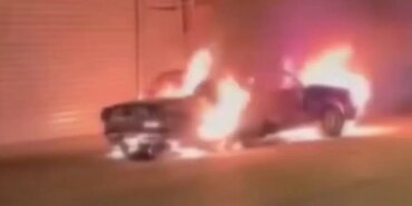 Sanayi Sitesinde Gece Yangın: 5 Araç Küle Döndü!