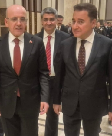 Erdoğan’ın Programında Babacan ve Davutoğlu Buluştu Erdoğan’ın Programında Babacan ve Davutoğlu Buluştu