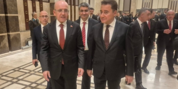 Erdoğan’ın Programında Babacan ve Davutoğlu Buluştu Erdoğan’ın Programında Babacan ve Davutoğlu Buluştu