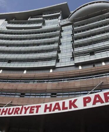 CHP’de İhraç Şokları: Berhan Şimşek Gitti! CHP’de İhraç Şokları: Berhan Şimşek Gitti!