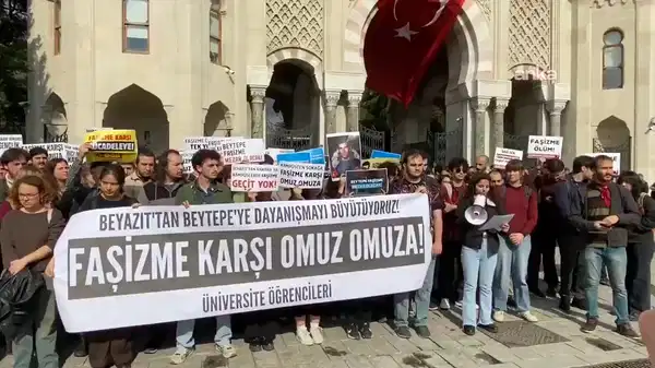 İstanbul Üniversitesi’nden Faşizme Tepki Gösterisi İstanbul Üniversitesi’nden Faşizme Tepki Gösterisi