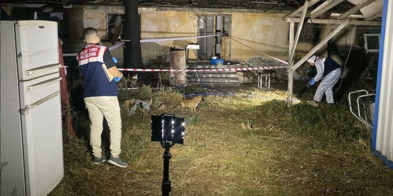 Genç Adam Annesini Yaraladı, İş Arkadaşını Öldürdü Genç Adam Annesini Yaraladı, İş Arkadaşını Öldürdü