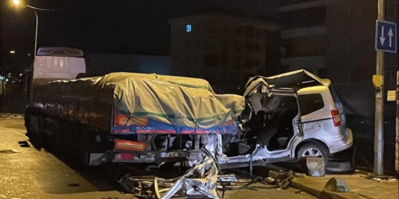 Polis Takibinde Kaçan Araç Kazaya Yol Açtı! Polis Takibinde Kaçan Araç Kazaya Yol Açtı!