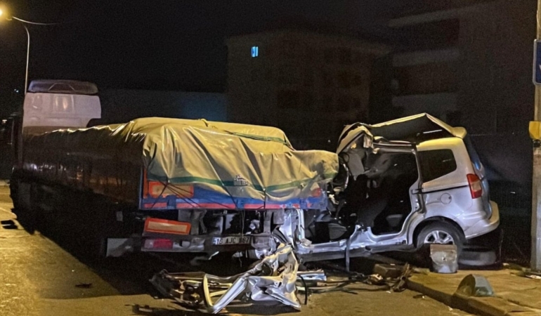 Polis Takibinde Kaçan Araç Kazaya Yol Açtı!