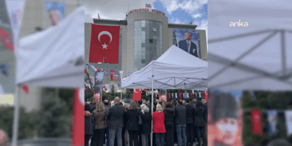 Bayrampaşa’da Akın’a Protesto: Sırtlar Dönüldü! Bayrampaşa’da Akın’a Protesto: Sırtlar Dönüldü!