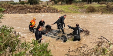 Foça’da Şiddetli Yağmur: 1 Kayıp, Evler Suyla Dolu!