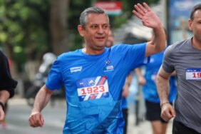 Özgür Özel, İstanbul Maratonu’nda Eşit Eğitim İçin Koşuyor Özgür Özel, İstanbul Maratonu’nda Eşit Eğitim İçin Koşuyor