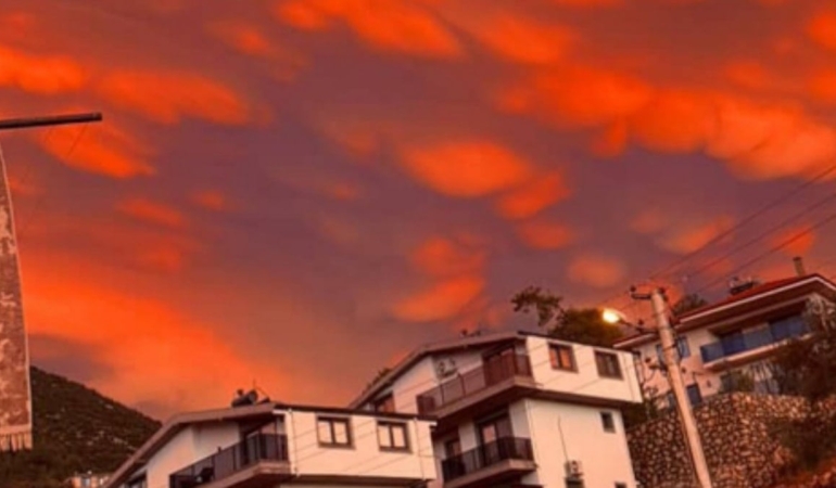 Fethiye’de Yağmur Sonrası Nadir Mammatus Bulutları