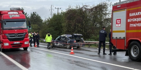 Hendek’te Otobüs ve Araç Çarpıştı: 1 Ölü, 2 Yaralı Hendek’te Otobüs ve Araç Çarpıştı: 1 Ölü, 2 Yaralı
