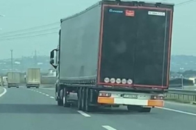 Zikzak Çizen Tır, Trafikte Panik Yarattı! Zikzak Çizen Tır, Trafikte Panik Yarattı!