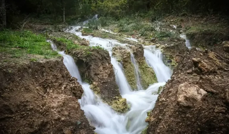 Kuruyan Su Kaynağı Depremlerle Yeniden Canlandı! Kuruyan Su Kaynağı Depremlerle Yeniden Canlandı!