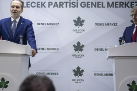 Erbakan ve Davutoğlu’ndan Yeni İttifak Sinyali Erbakan ve Davutoğlu’ndan Yeni İttifak Sinyali