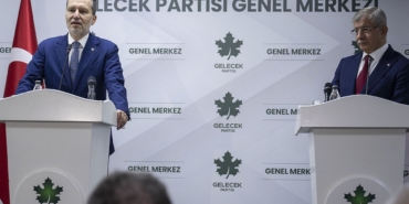 Erbakan ve Davutoğlu’ndan Yeni İttifak Sinyali Erbakan ve Davutoğlu’ndan Yeni İttifak Sinyali