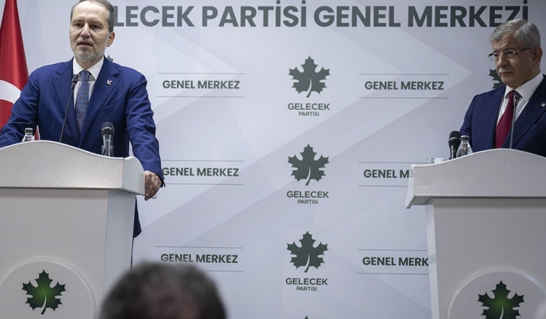 Erbakan ve Davutoğlu’ndan Yeni İttifak Sinyali Erbakan ve Davutoğlu’ndan Yeni İttifak Sinyali