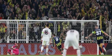 Fenerbahçe, Stuttgart’ı Penaltıyla Geçti! Fenerbahçe, Stuttgart’ı Penaltıyla Geçti!