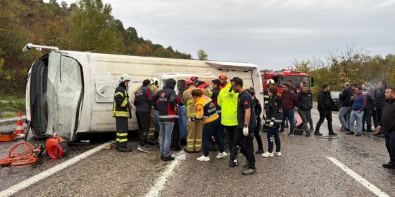 Bartın’da Midibüs Devrildi: 1 Ölü, 19 Yaralı! Bartın’da Midibüs Devrildi: 1 Ölü, 19 Yaralı!