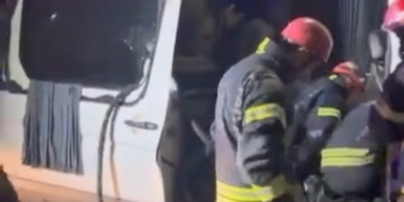 Dilovası’nda Minibüs TIR’a Çarptı: 9 Yaralı