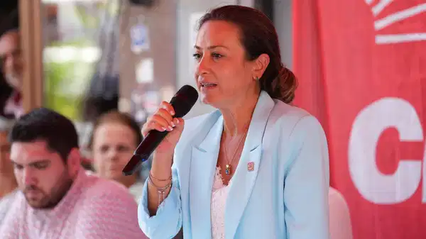 Özalper: ‘Üniversiteler herkesindir, siyasetten uzak’