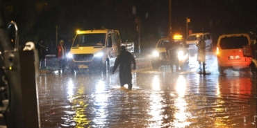 Çeşme’de Sağanak Yağış Hayatı Olumsuz Etkiledi!