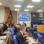 TBMM’de Tartışma: ‘Sen Ahlaksızsın, Zavallısın!’