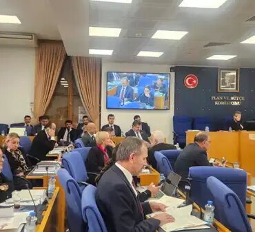 TBMM’de Tartışma: ‘Sen Ahlaksızsın, Zavallısın!’